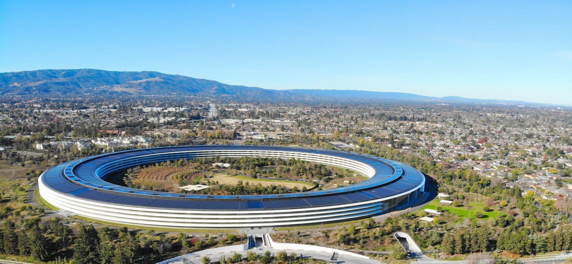 Apple's-Spaceship-Headquarter-Guided-Tour-in-Cupertino