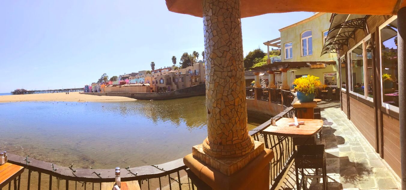 Beachfront-Hotels-Stay-in-Seaside-Resorts-on-the-Beach