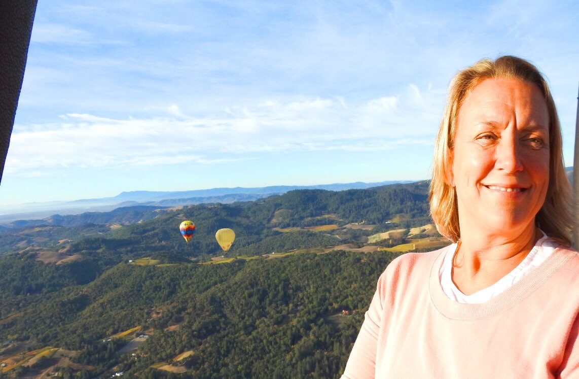 HeiBluftballonflige-uber-das-Weinland-des-Napa-Valley.jpg
