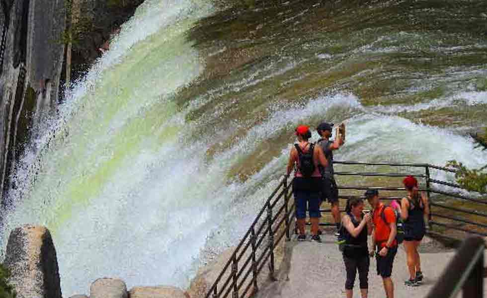 Vernal_Fall_and_Nevada_Fall_Trails_in_Yosemite.jpg