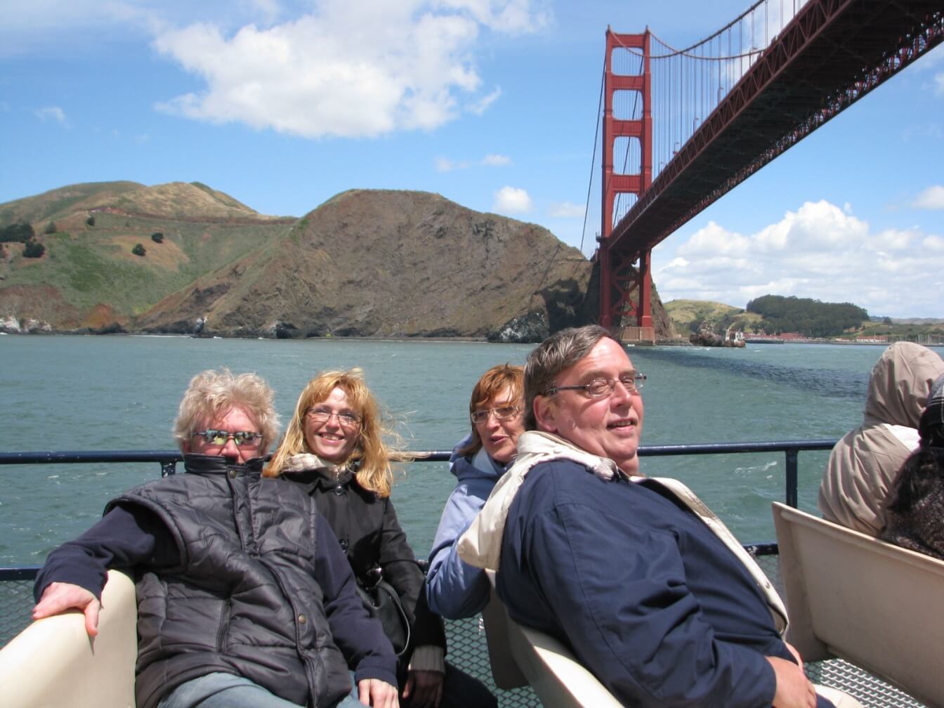 san_francisco_bay____boat_cruises_around_the_bay_under_the_golden_gate_bridge.jpg