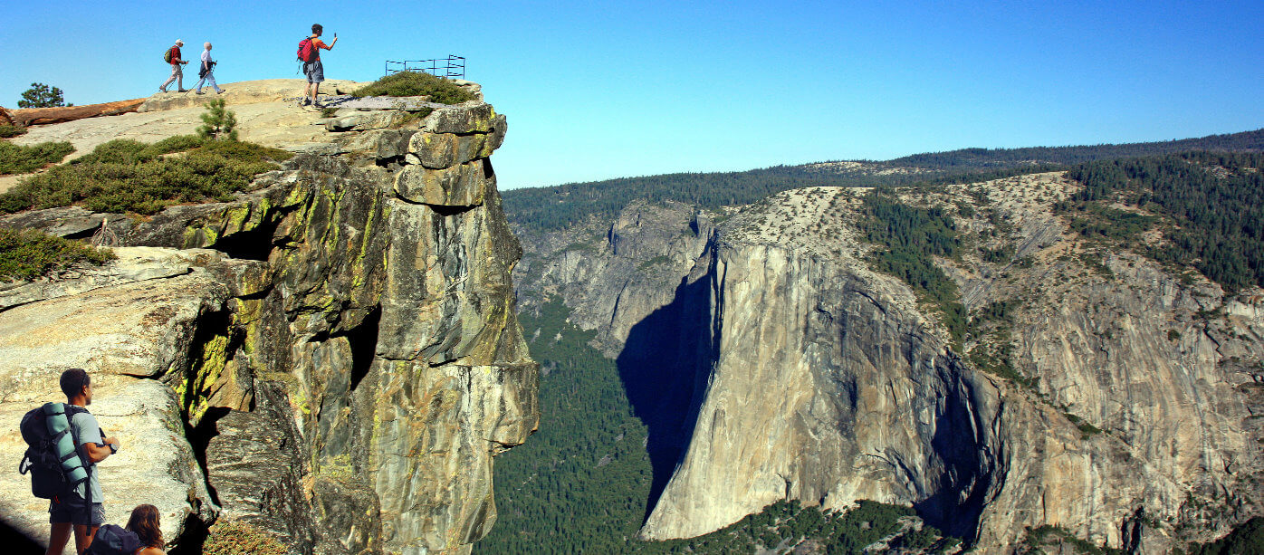 taft_point___viewpoint_in_yosemite_national_park_day_hikes