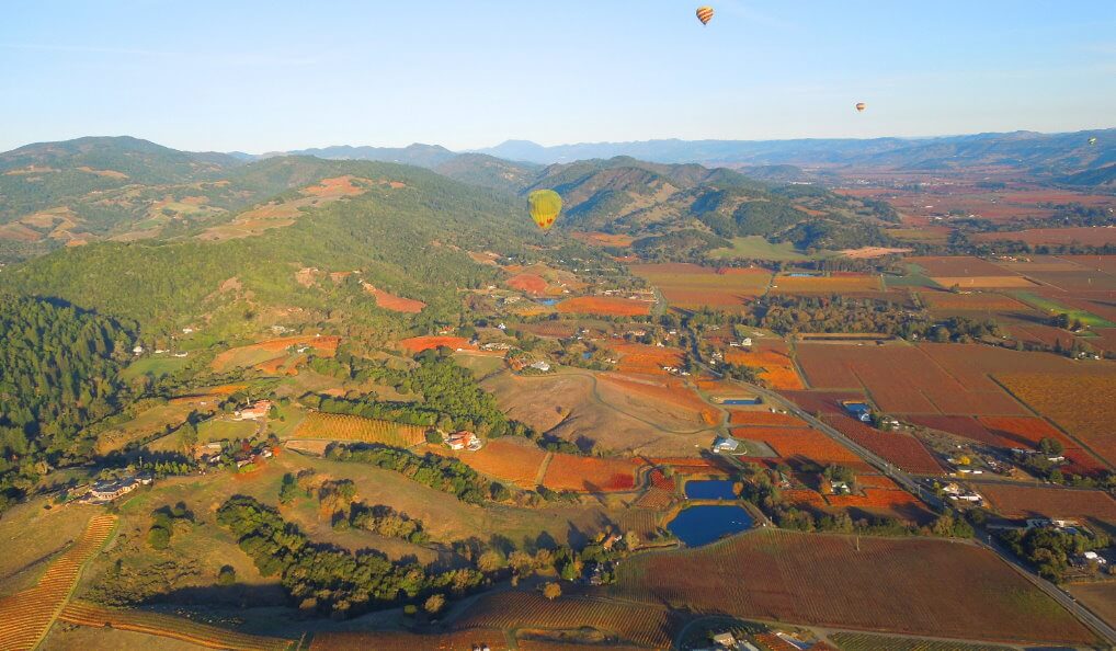 voli-in-mongolfiera-sul-paese-del-vino-della-valle-di-napa.jpg