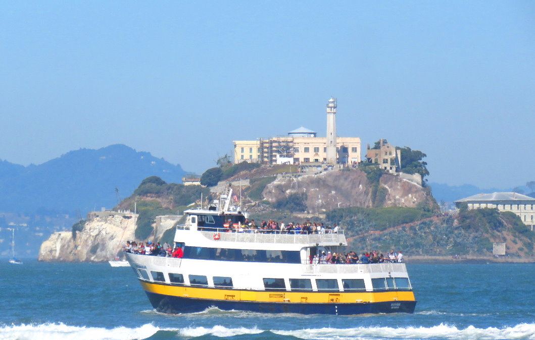 croisières_dans_la_baie_de_san_francisco_et_excursions_en_ferry_autour_de_l'île_d'alcatraz.jpg